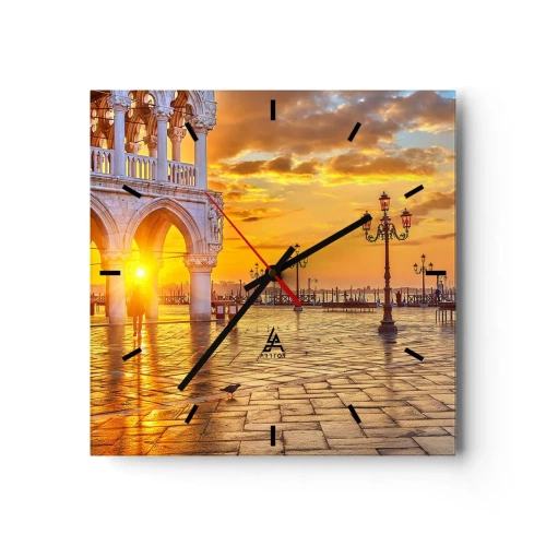 Zegar ścienny - Złoty zachód słońca na miejskim placu z arkadami i lampami - 30x30cm - Gdzie są wszyscy? - Nowoczesna dekoracja ścienna do salonu i sypialni ARTTOR