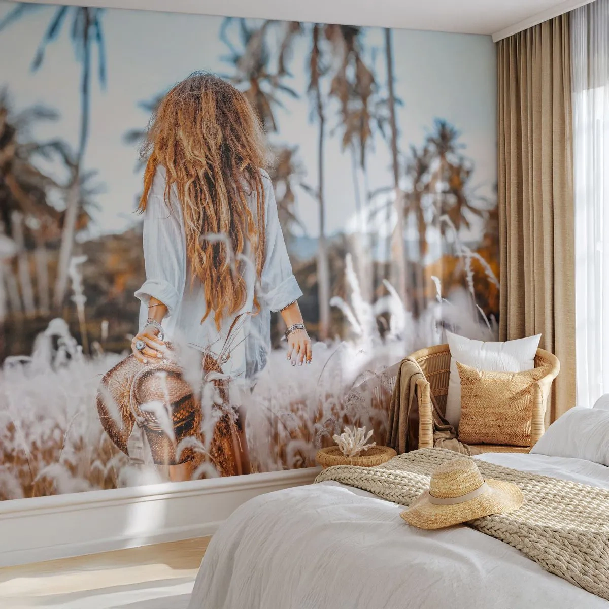Fototapeta Premium Sand - Kobieta wśród traw na tle palmowego krajobrazu - 100x70cm - Zrodzona z puchu traw - Nowoczesna dekoracja ścienna do salonu, kuchni i sypialni ARTTOR