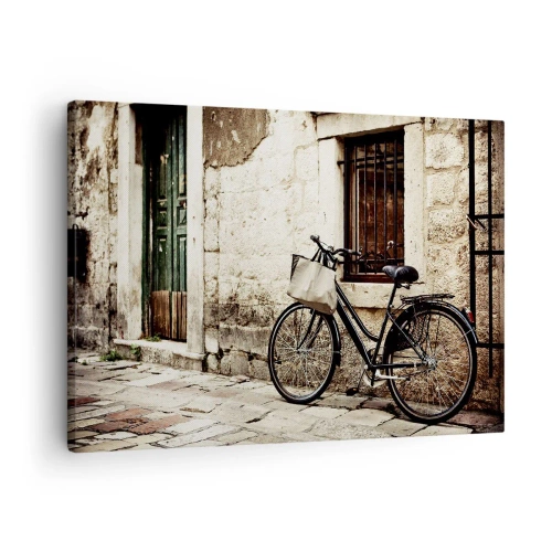 Obraz na płótnie - Rower przy kamiennej ścianie z oknem i drzwiami w stylu retro - 70x50cm - Powrót do przeszłości - Nowoczesna dekoracja ścienna do salonu i sypialni ARTTOR