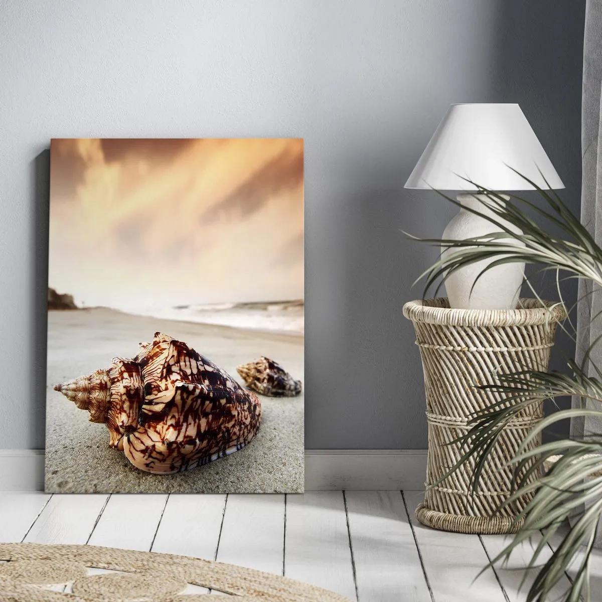 Obraz na płótnie - Muszle na plaży w ciepłym świetle zachodzącego słońca - 50x70cm - Wygnanki fal - Nowoczesna dekoracja ścienna do salonu, kuchni i sypialni ARTTOR