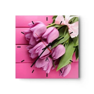 Zegar ścienny - Bukiet różowych tulipanów z kokardą na różowym tle - 30x30cm - Właśnie dla ciebie - Nowoczesna dekoracja ścienna do salonu i sypialni ARTTOR