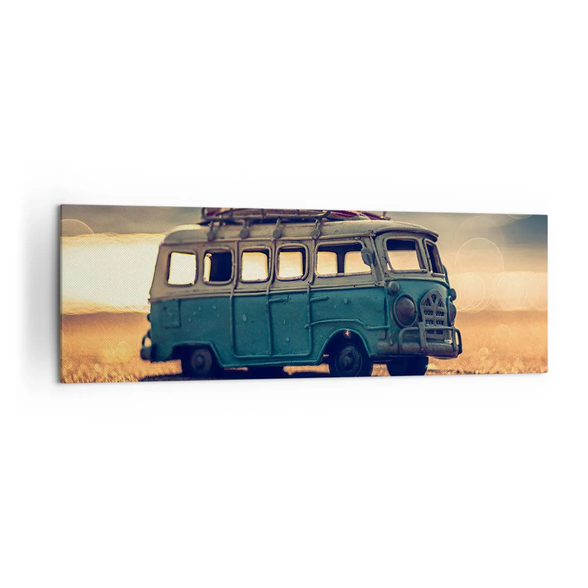 Obraz na płótnie - Retro autobus na tle rozmytego światła - 160x50cm - Koniec bożków: pieniądza i pracy - Nowoczesna dekoracja ścienna do salonu i sypialni ARTTOR