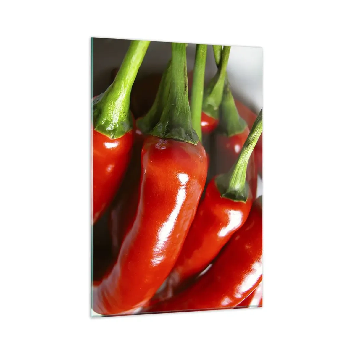 Obraz na szkle - Zbliżenie na czerwone papryczki chili z zielonymi ogonkami - 80x120cm - Soczyste, błyszczące, gładkie - Nowoczesna dekoracja ścienna do salonu i sypialni ARTTOR