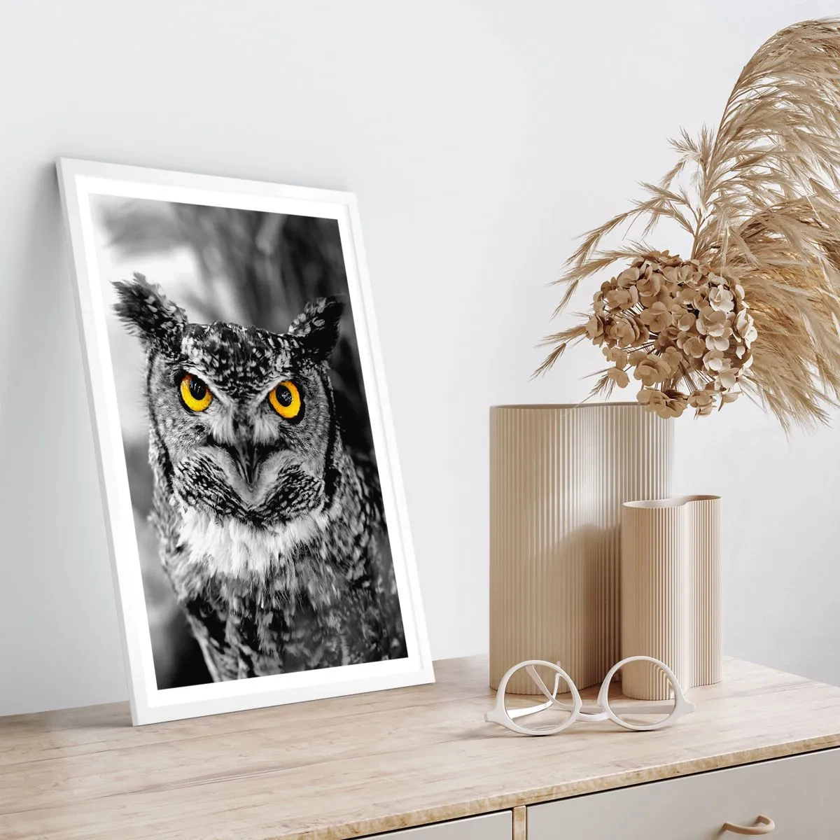 Plakat w białej ramie - Nic się nie ukryje - 30x40 cm