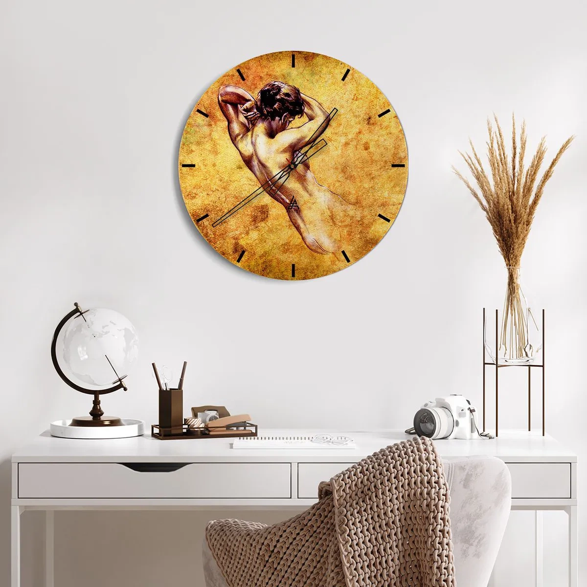 Zegar ścienny - Artystyczny motyw kobiecej sylwetki na tle w odcieniach złota - 30x30cm - Odkryta, ale wciąż tajemnica - Nowoczesna dekoracja ścienna do salonu, kuchni i sypialni ARTTOR