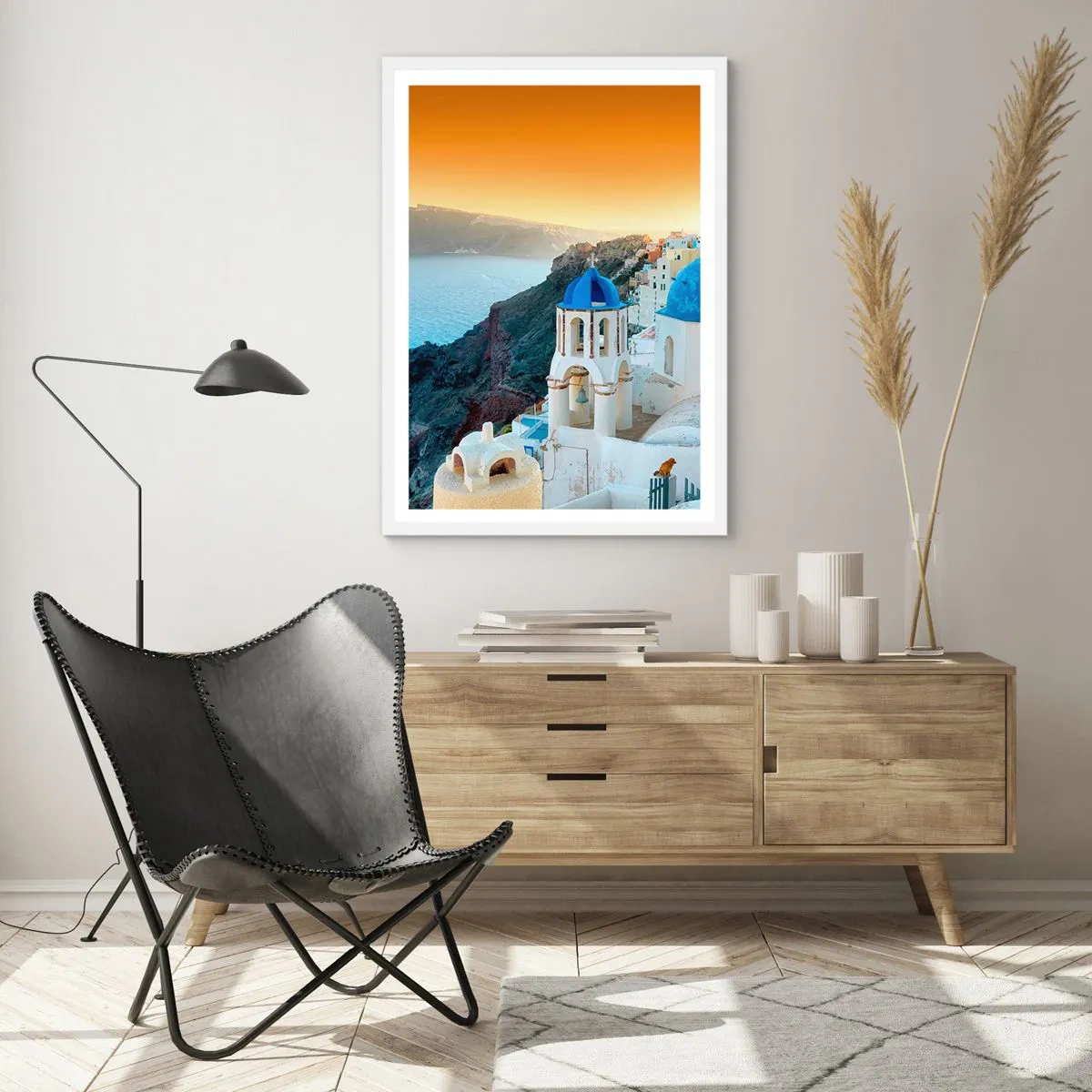 Plakat w białej ramie - Santorini - przytulone do skał - 50x70 cm