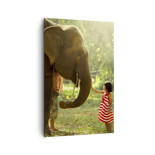 Obraz na płótnie - Dziewczynka w czerwonej sukience dotykająca słonia w lesie - 80x120cm - Siła przyjaźni - Nowoczesna dekoracja ścienna do salonu i sypialni ARTTOR