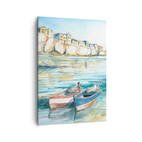 Obraz na płótnie - Dwie łódki na spokojnej wodzie z widokiem na nadmorskie klify i domy - 50x70cm - Pejzaż w lazurze - Nowoczesna dekoracja ścienna do salonu, kuchni i sypialni ARTTOR