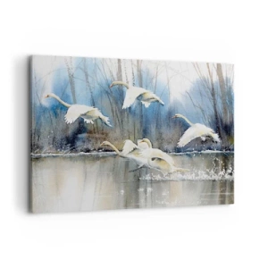 Obraz na płótnie - Łabędzie w locie nad zamarzniętym jeziorem w zimowym krajobrazie - 120x80cm - Jak w baśni o dzikich łabędziach - Nowoczesna dekoracja ścienna do salonu, kuchni i sypialni ARTTOR