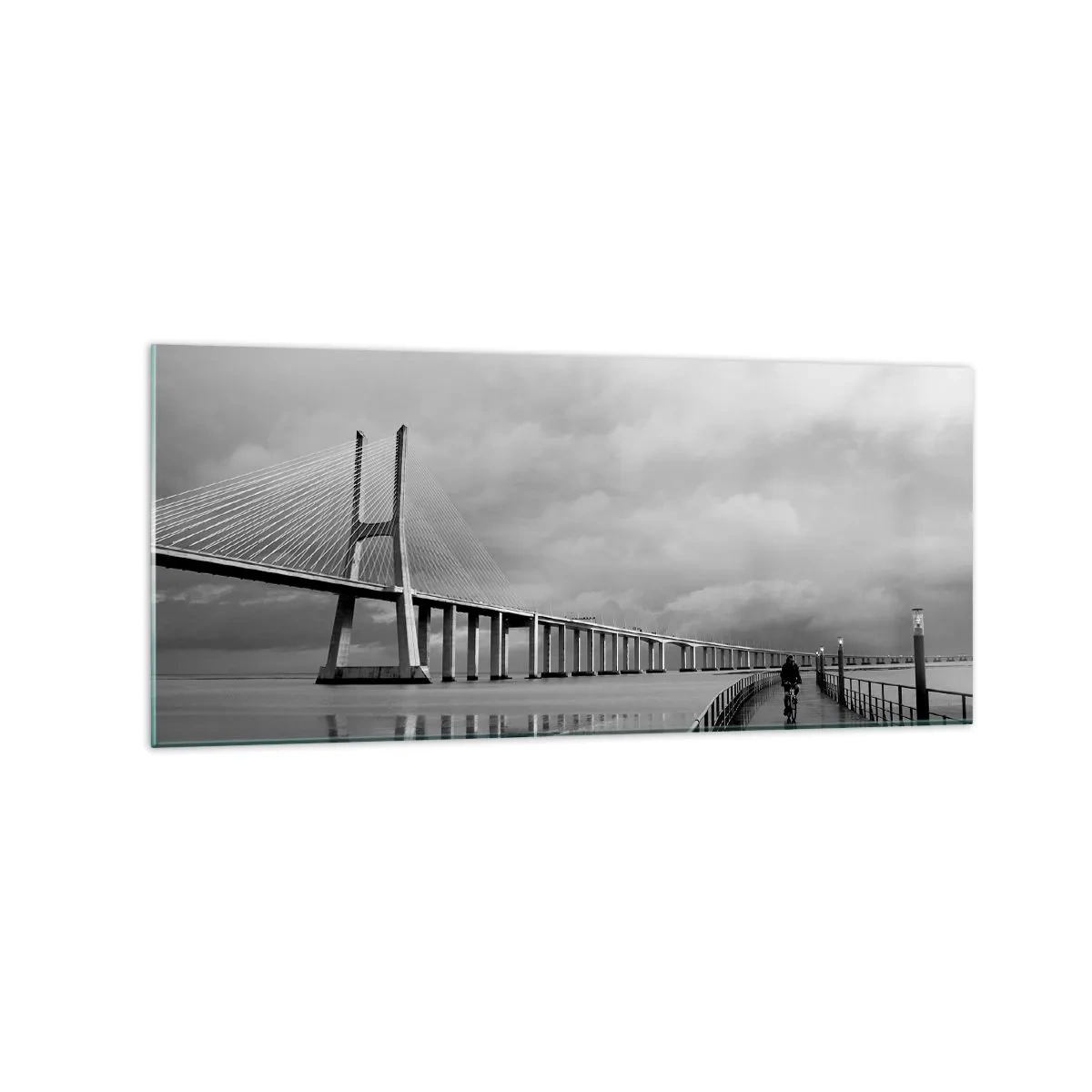 Obraz na szkle - Most wiszący nad wodą w czarno-białej tonacji - 120x50cm - Każdemu co mu się należy - Nowoczesna dekoracja ścienna do salonu i sypialni ARTTOR