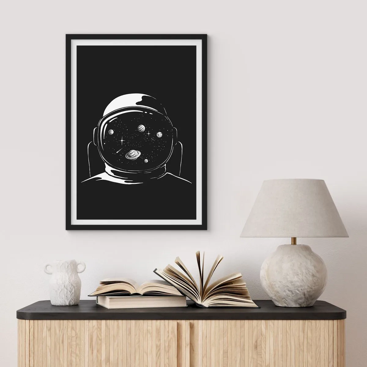 Plakat w czarnej ramie - Astronauta z kosmosem odbitym w hełmie - 50x70cm - Niezły widok - Nowoczesna dekoracja ścienna do salonu i sypialni ARTTOR