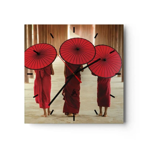 Zegar ścienny - Trzej mnisi z czerwonymi parasolami w tradycyjnej architekturze - 30x30cm - W drodze do Czystej Krainy - Nowoczesna dekoracja ścienna do salonu i sypialni ARTTOR