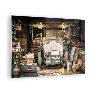 Obraz na szkle - Vintage garage with a car covered by a cloth, surrounded by tools and boxes - 70x50cm - Powrót do przeszłości - Nowoczesna dekoracja ścienna do salonu i sypialni ARTTOR