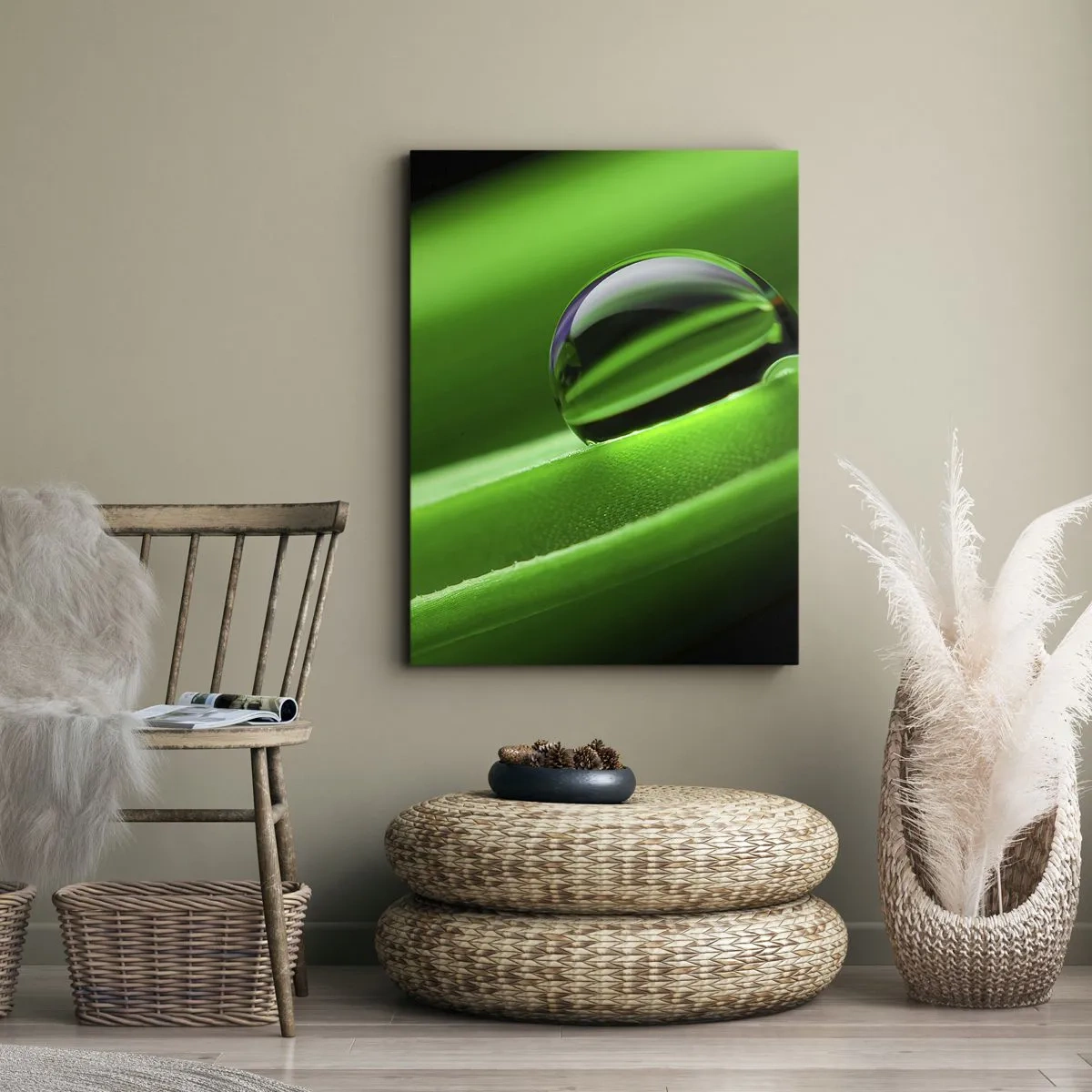Obraz na płótnie - Kropla rosy na zielonym liściu w zbliżeniu - 70x100cm - Życie z bliska - Nowoczesna dekoracja ścienna do salonu i sypialni ARTTOR