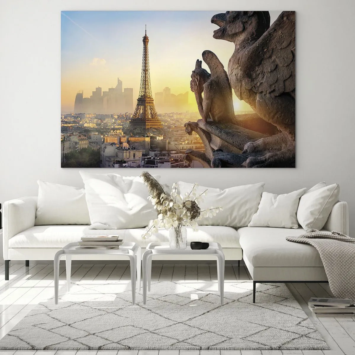Obraz na szkle - Wieża Eiffla w porannej mgle, z widokiem na Paryż i gotyckie rzeźby - 70x50cm - Wiele się zmieniło… - Nowoczesna dekoracja ścienna do salonu i sypialni ARTTOR