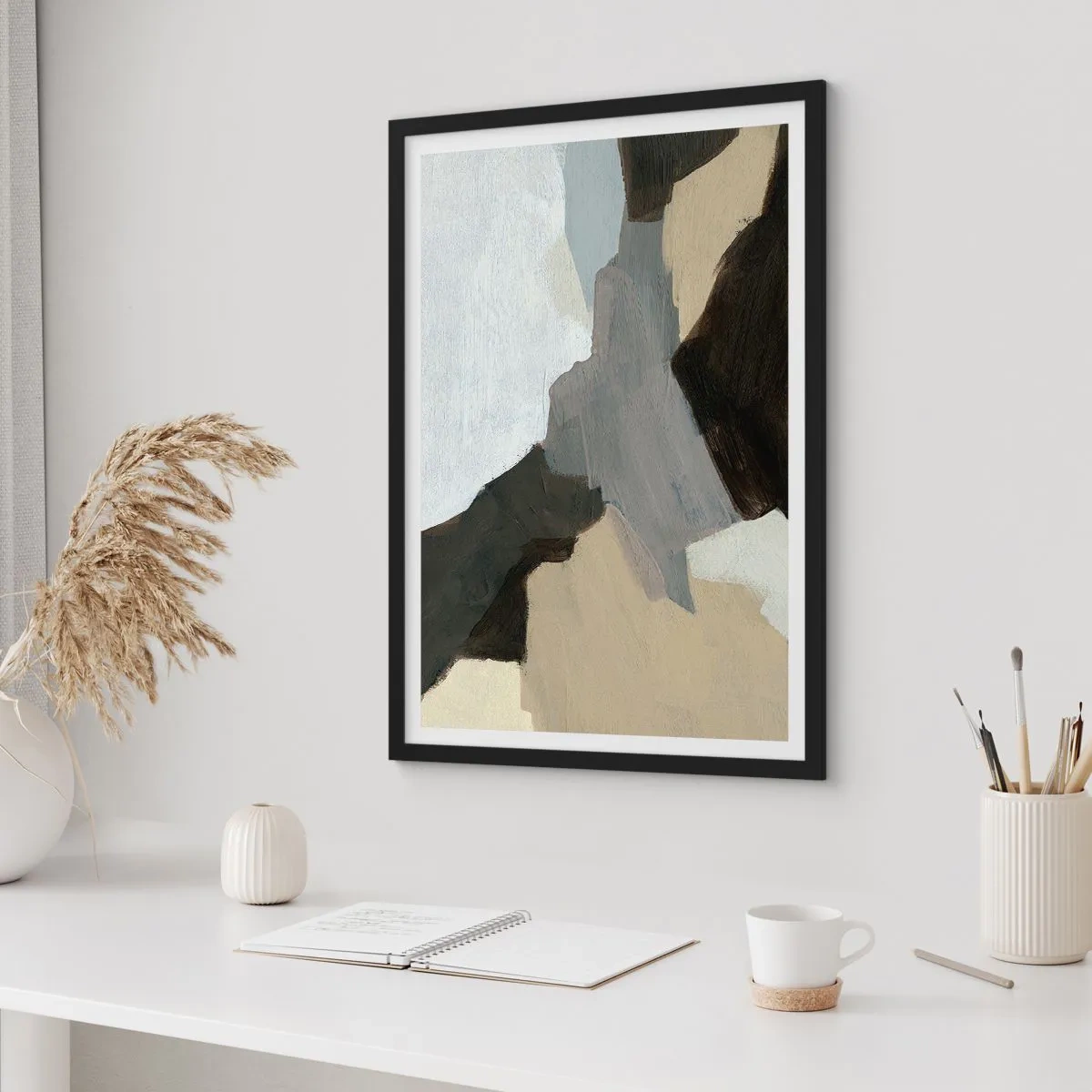 Plakat w czarnej ramie - Abstrakcyjna kompozycja w stonowanych kolorach - 50x70cm - Abstrakcja: rozstaje szarości - Nowoczesna dekoracja ścienna do salonu i sypialni ARTTOR