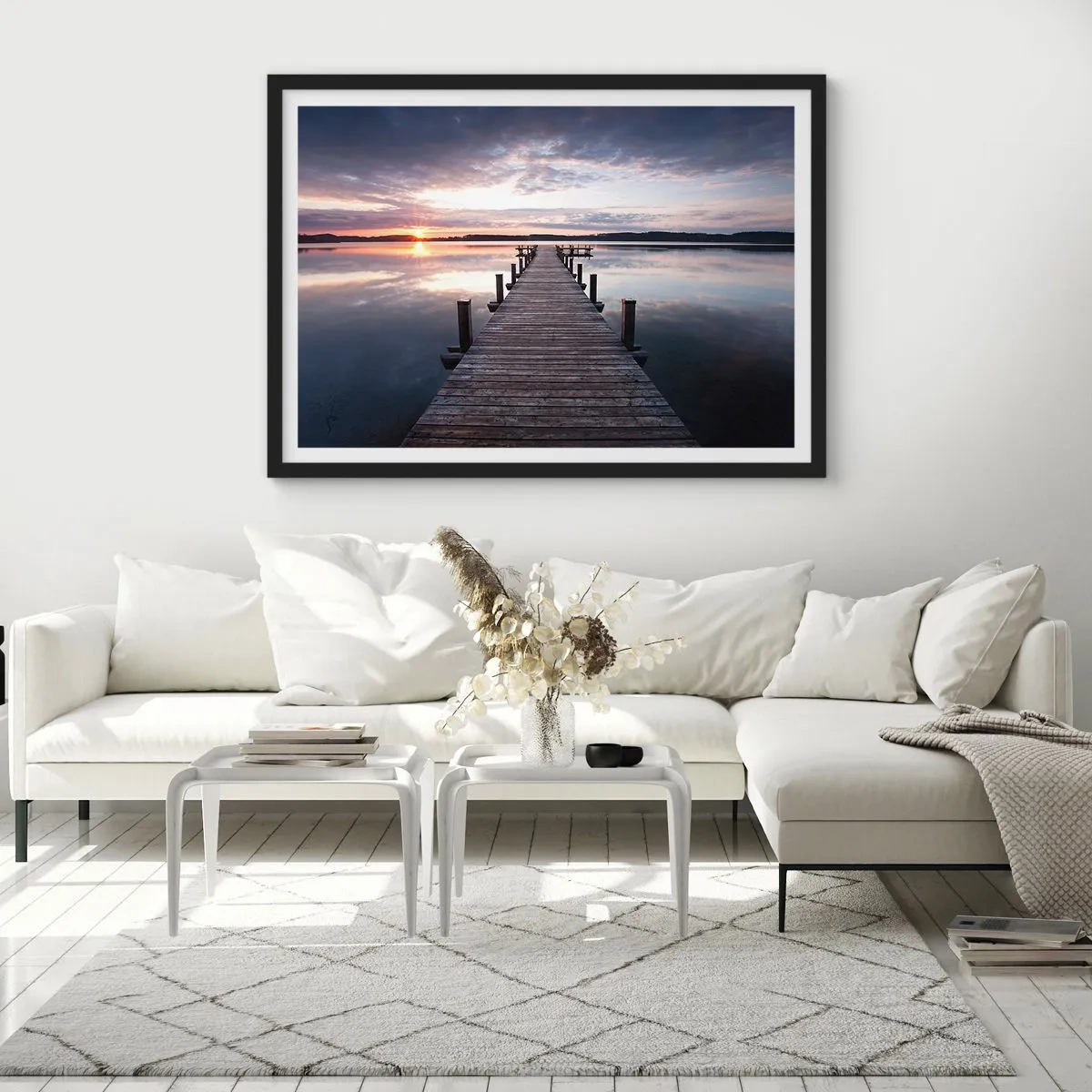 Plakat w czarnej ramie - Pomost na jeziorze o zachodzie słońca w spokojnym krajobrazie - 100x70cm - Cicha granica dnia i nocy - Nowoczesna dekoracja ścienna do salonu i sypialni ARTTOR