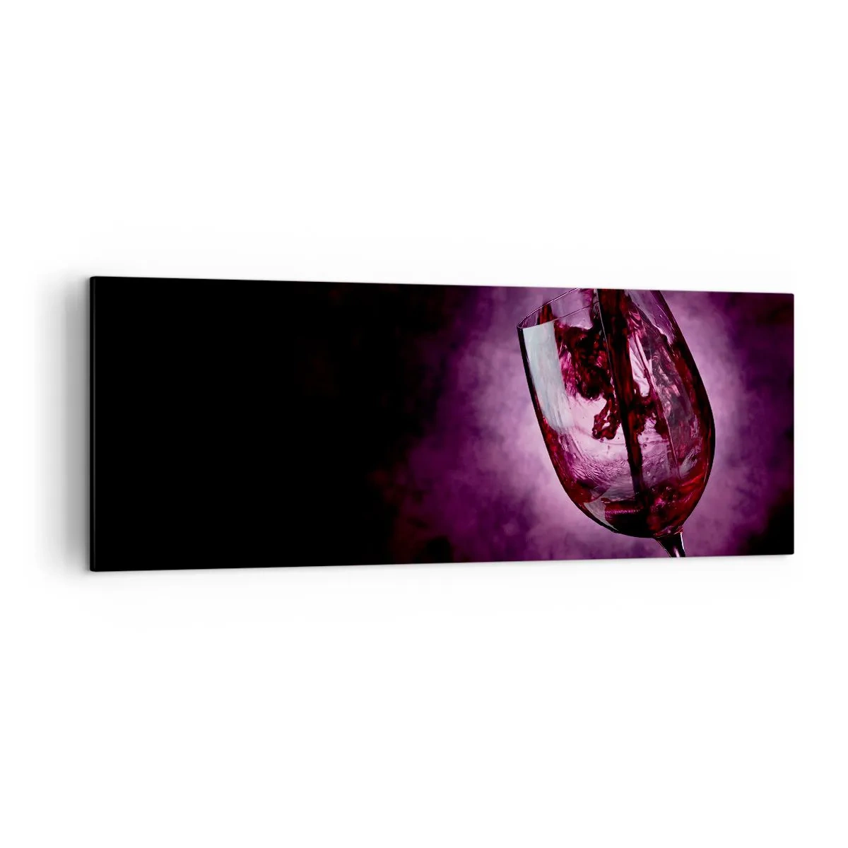 Obraz na płótnie - Czerwone wino wlewane do kieliszka na tle fioletowego dymu - 140x50cm - Szkarłat? Karmin? Nie, rubin. - Nowoczesna dekoracja ścienna do salonu i sypialni ARTTOR