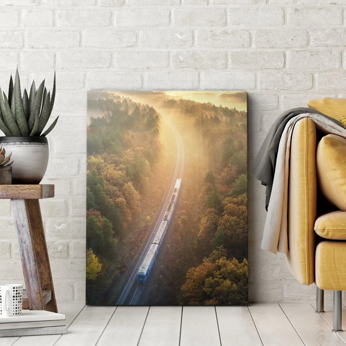 Obraz na płótnie - Pociąg w jesiennym lesie o świcie - 80x120cm - Jesienna podróż - Nowoczesna dekoracja ścienna do salonu i sypialni ARTTOR