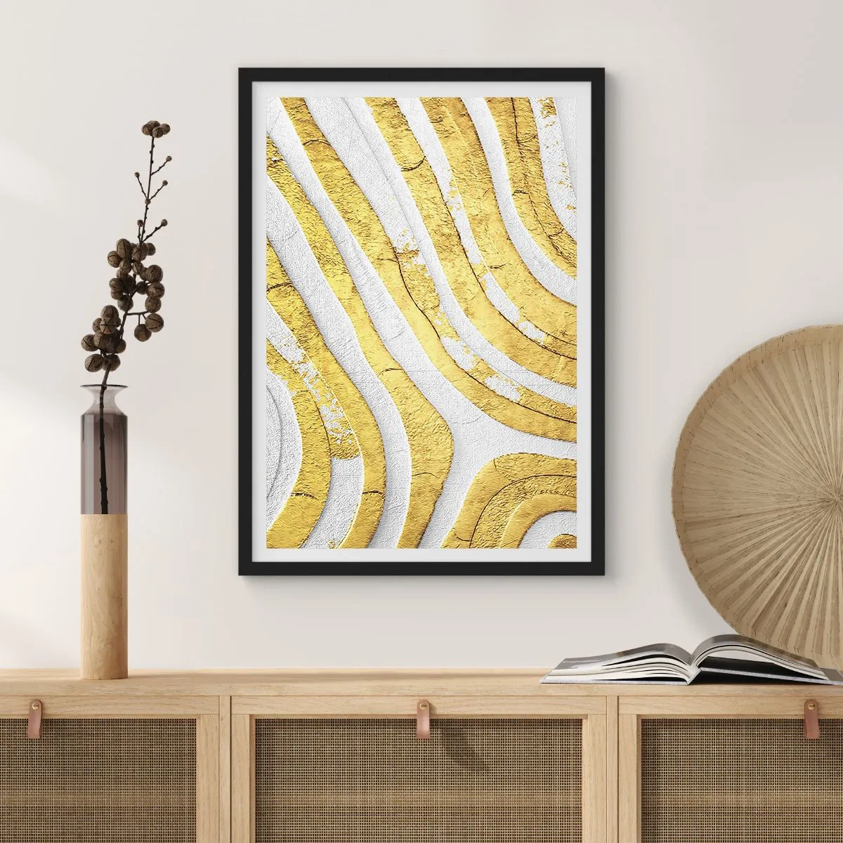 Plakat w czarnej ramie - Złote linie na białym tle w stylu abstrakcyjnym - 50x70cm - Kompozycja w bieli i złocie - Nowoczesna dekoracja ścienna do salonu i sypialni ARTTOR