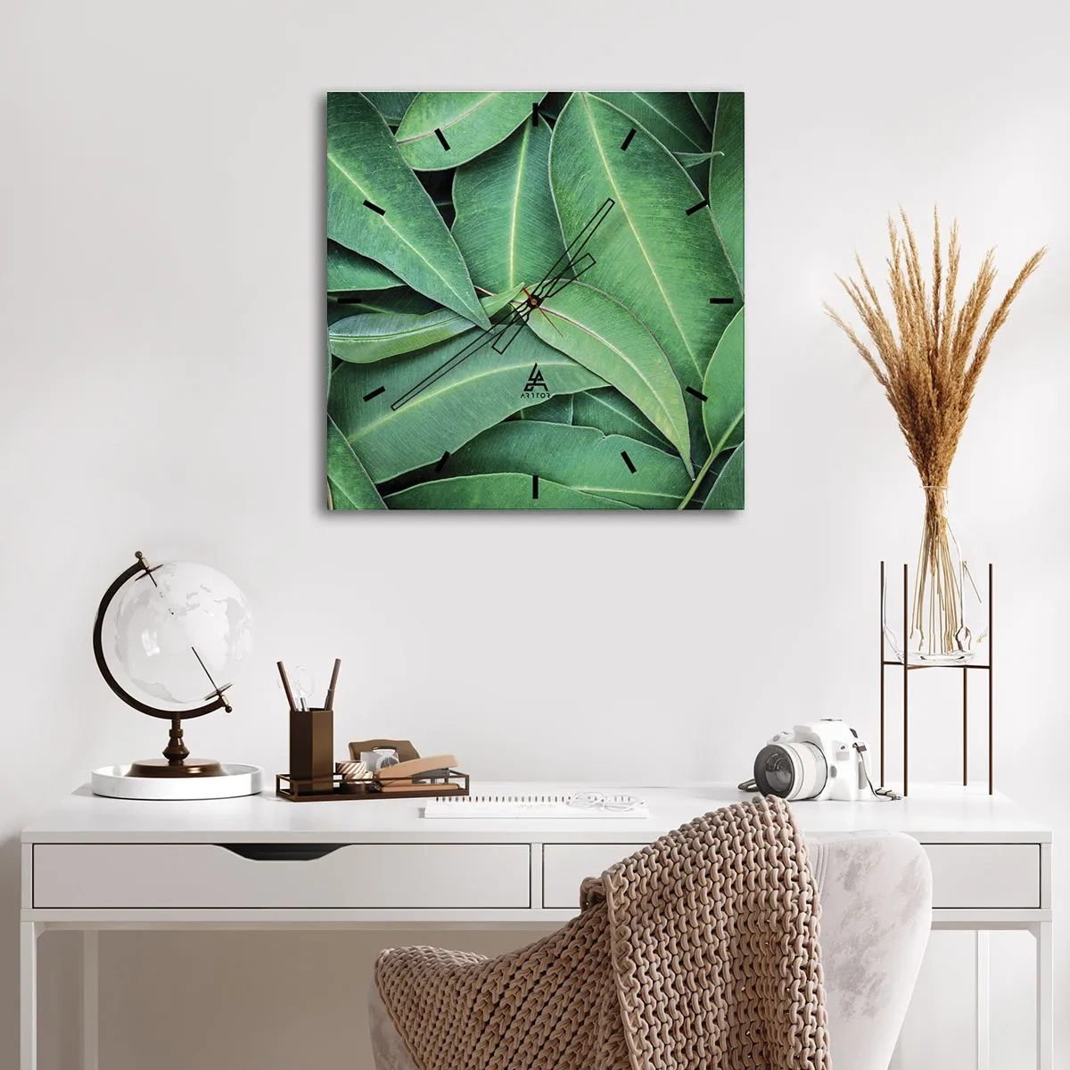 Zegar ścienny - Zbliżenie na zielone liście tworzące naturalny wzór - 30x30cm - Soczyste i świeże - Nowoczesna dekoracja ścienna do salonu i sypialni ARTTOR