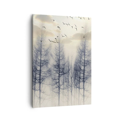 Obraz na płótnie - Mglisty las z bezlistnymi drzewami i lecącymi ptakami - 50x70cm - Duchy lasu - Nowoczesna dekoracja ścienna do salonu, kuchni i sypialni ARTTOR