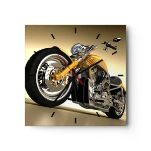 Zegar ścienny - Żółty motocykl w stylu chopper na tle beżowej ściany - 30x30cm - Marzenie o sile i prędkości - Nowoczesna dekoracja ścienna do salonu i sypialni ARTTOR