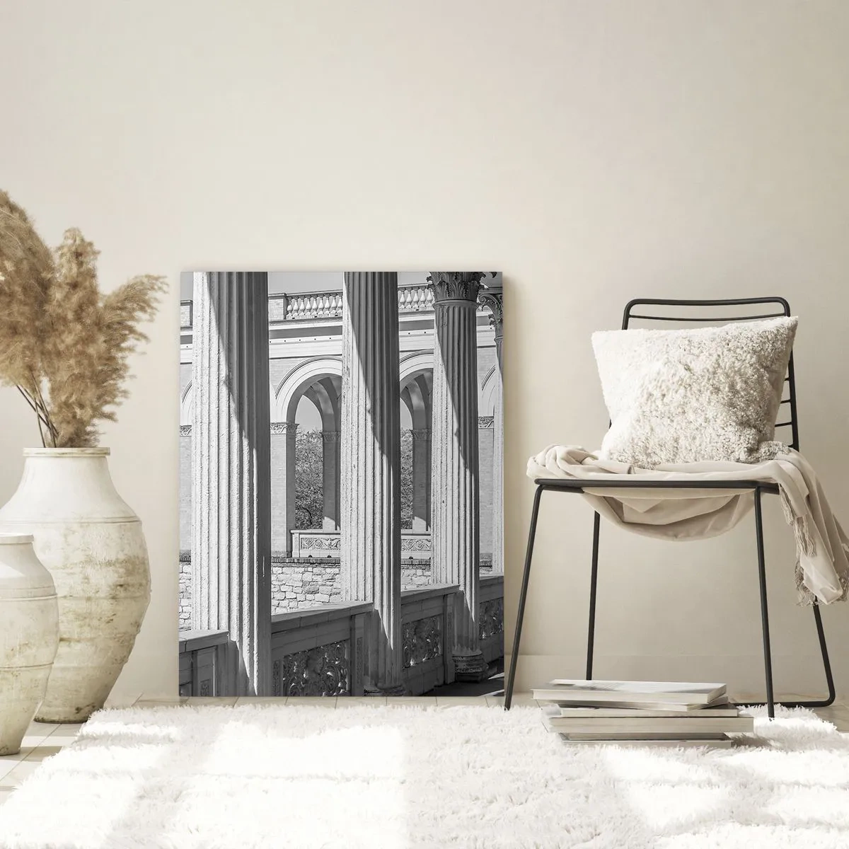 Obraz na szkle - Czarno-biała kolumnada z rytmiczną grą światła i cienia - 50x70cm - Słoneczna arkada - Nowoczesna dekoracja ścienna do salonu, kuchni i sypialni ARTTOR