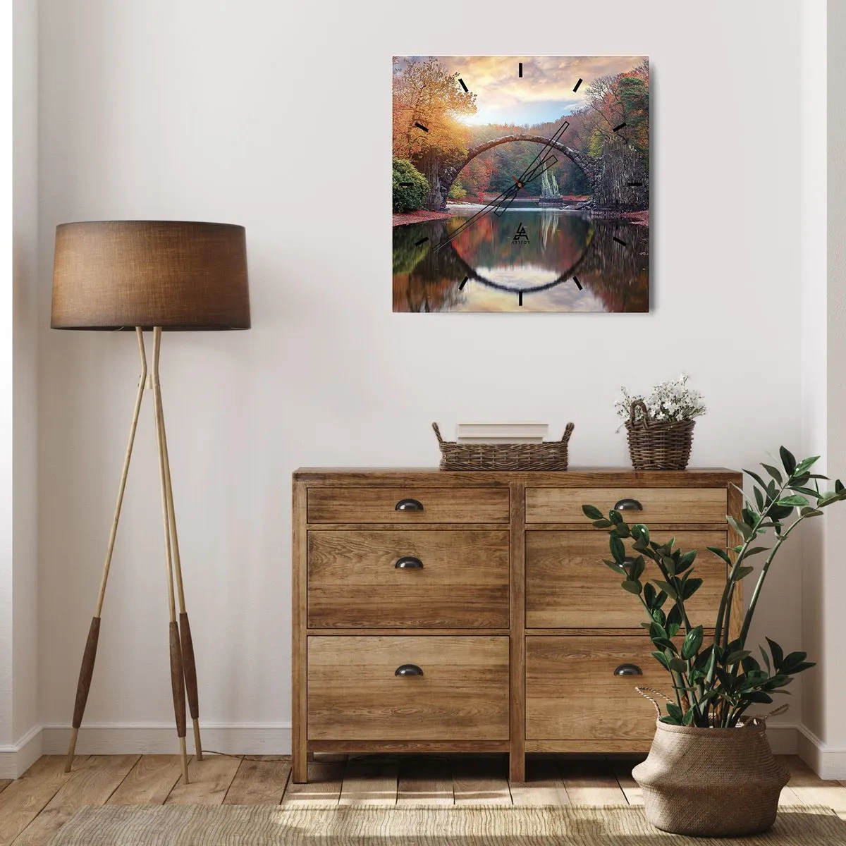Zegar ścienny - Kamienny most w jesiennej scenerii nad spokojną wodą - 30x30cm - Po drugiej stronie lustra - Nowoczesna dekoracja ścienna do salonu i sypialni ARTTOR