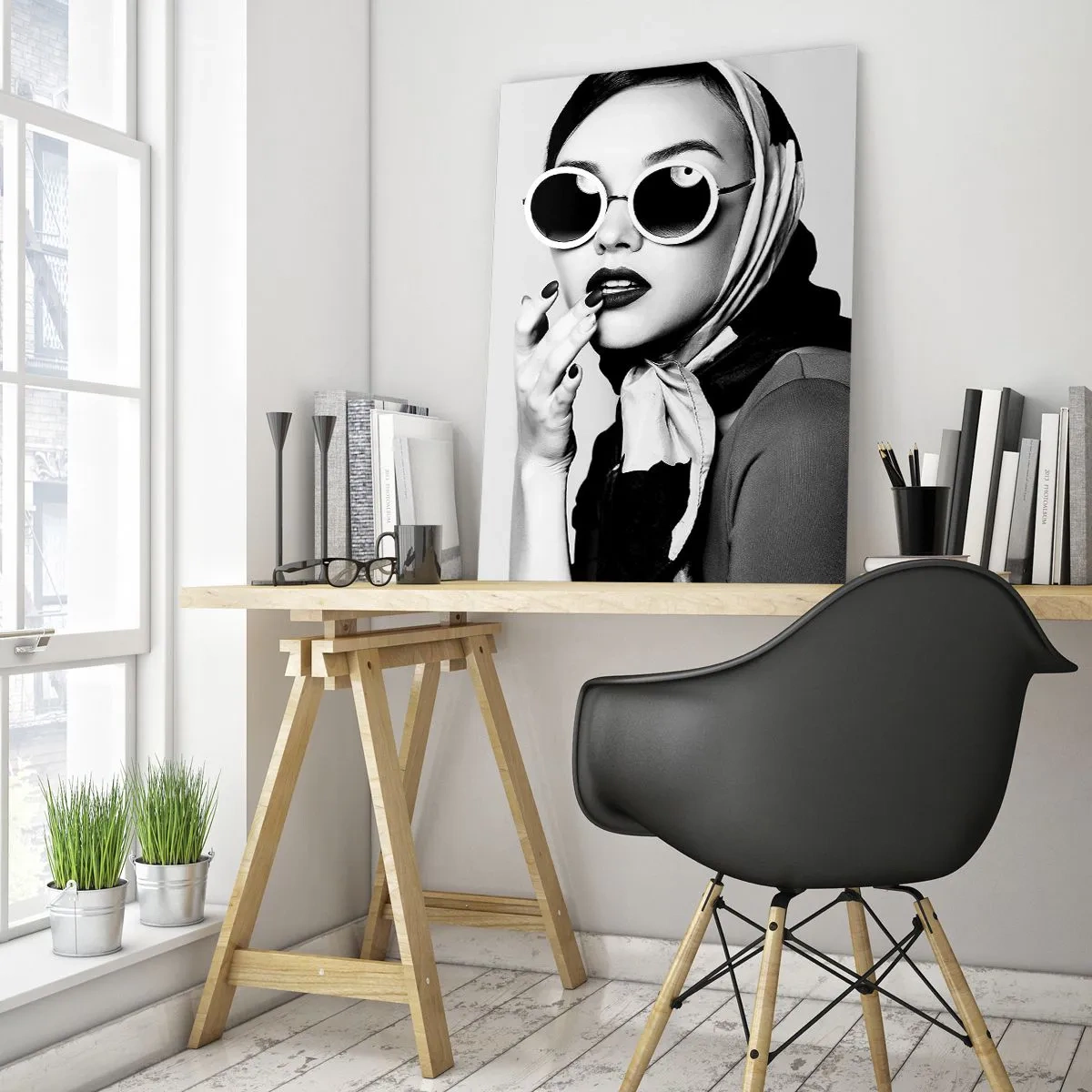 Obraz na szkle - Stylowa kobieta w okularach i chuście w czarno-białej tonacji - 50x70cm - Pozdrowienia z lat 60. - Nowoczesna dekoracja ścienna do salonu, kuchni i sypialni ARTTOR