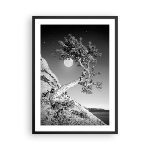 Plakat w czarnej ramie - Samotne drzewo na wzgórzu z pełnią księżyca w tle, nocny pejzaż - 50x70cm - Zwycięska wojowniczka - Nowoczesna dekoracja ścienna do salonu i sypialni ARTTOR