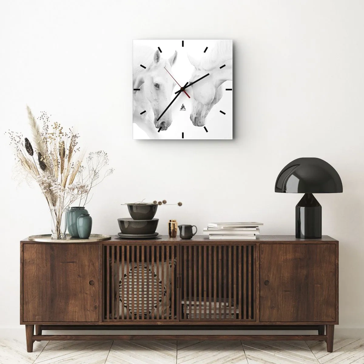 Zegar ścienny - Minimalistyczny portret dwóch białych koni - 30x30cm - Czy to jest przyjaźń…? - Nowoczesna dekoracja ścienna do salonu i sypialni ARTTOR