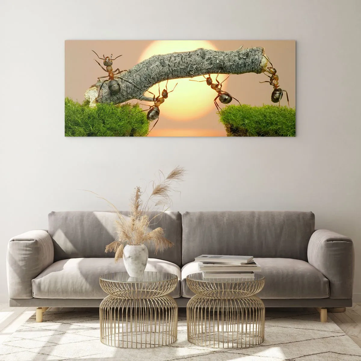Obraz na szkle - Mrówki budujące most z gałęzi na tle zachodzącego słońca - 160x50cm - Radosna, wspólna praca - Nowoczesna dekoracja ścienna do salonu i sypialni ARTTOR