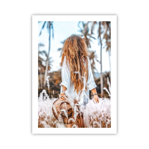 Plakat - Kobieta w białej koszuli spacerująca wśród palm - 50x70cm - Zrodzona z puchu traw - Nowoczesna dekoracja ścienna do salonu, kuchni i sypialni ARTTOR