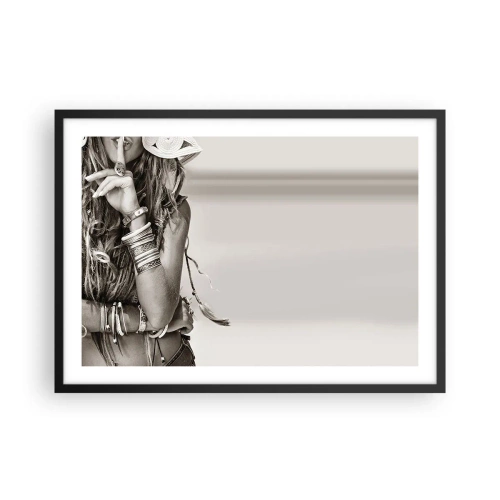 Plakat w czarnej ramie - Portret kobiety w stylu boho z biżuterią - 70x50cm - Jak to dziewczyna - Nowoczesna dekoracja ścienna do salonu i sypialni ARTTOR