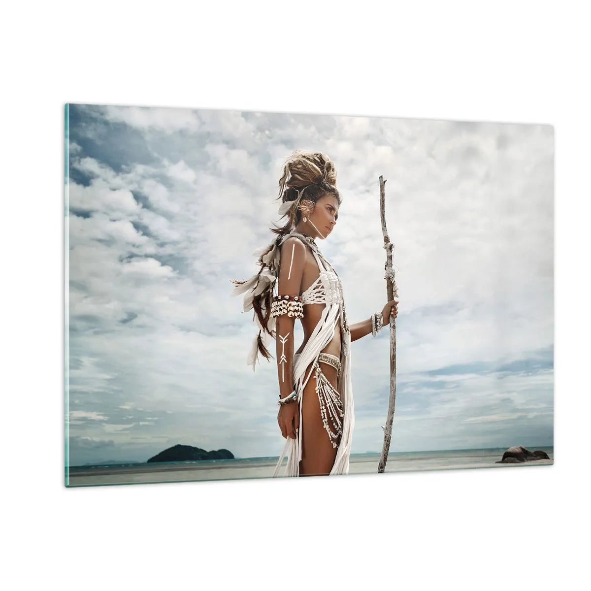 Obraz na szkle - Egzotyczna postać na tle plaży i nieba - 120x80cm - Królowa tropików - Nowoczesna dekoracja ścienna do salonu, kuchni i sypialni ARTTOR
