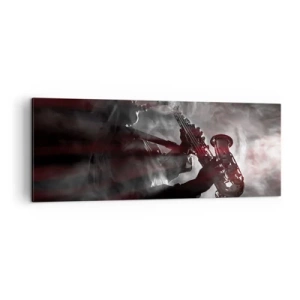 Obraz na płótnie - Saksofonista w dymie na scenie w klimatycznej czerni i czerwieni - 140x50cm - W oparach jazzu - Nowoczesna dekoracja ścienna do salonu i sypialni ARTTOR