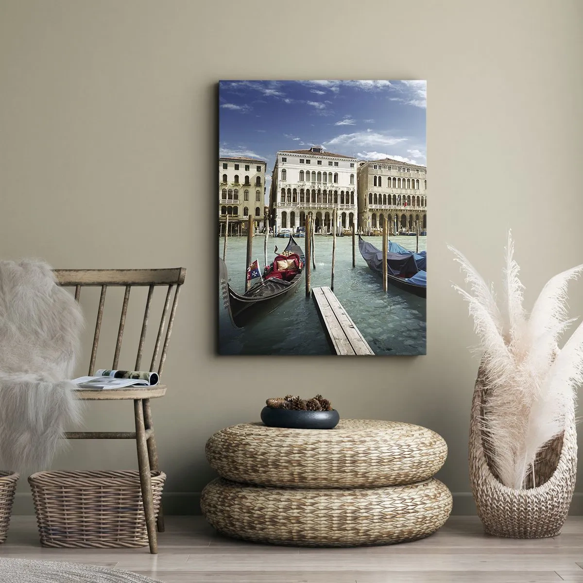 Obraz na płótnie - Gondole przy nabrzeżu na tle historycznych budynków - 50x70cm - Pałace w błękicie - Nowoczesna dekoracja ścienna do salonu, kuchni i sypialni ARTTOR