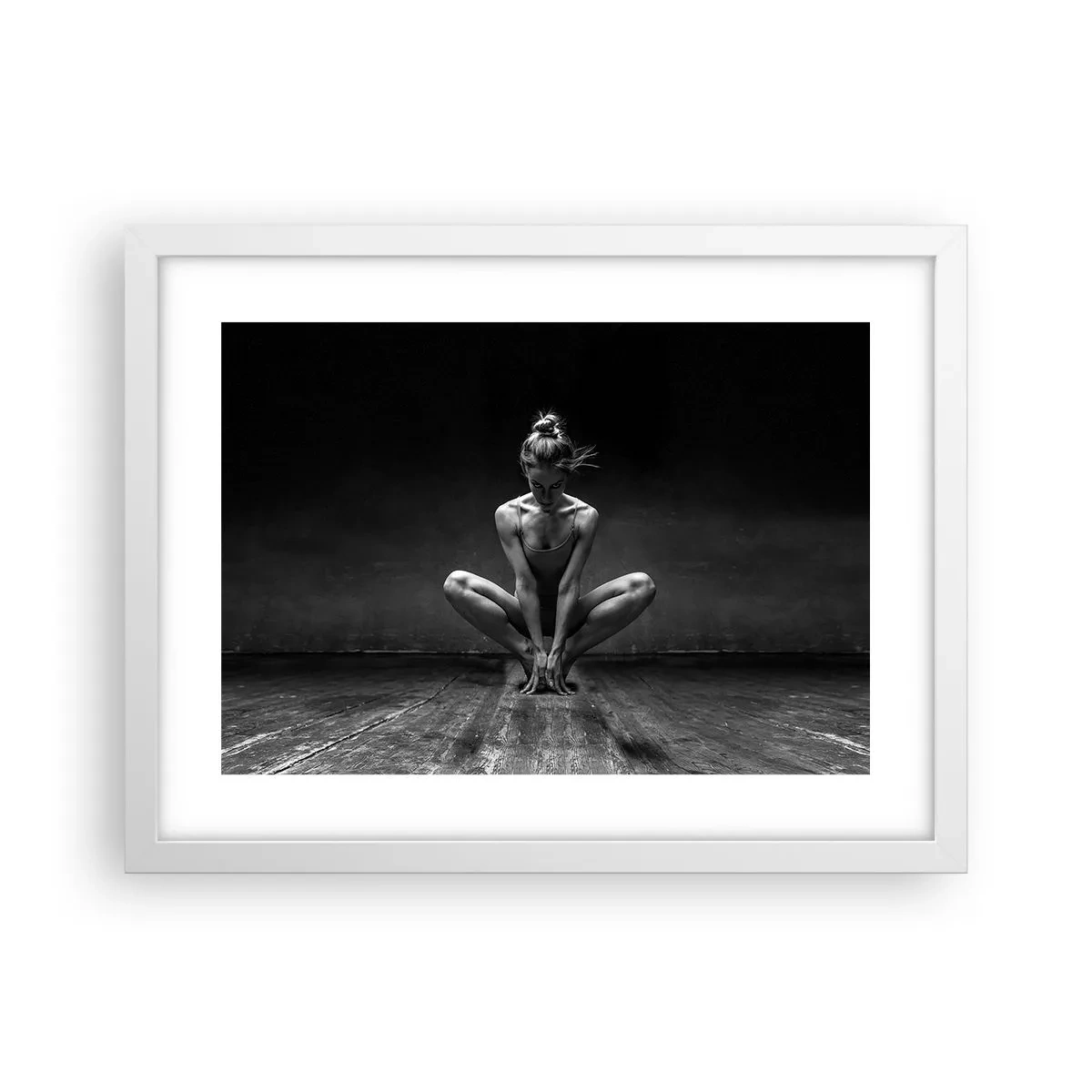 Plakat w białej ramie - Skupienie tanecznej energii - 40x30 cm
