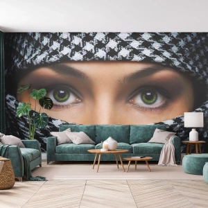 Fototapeta Premium Sand - Portret zakwefionej zielonookiej piękności - Kobieta, Oczy, Kultura - 250x175 cm
