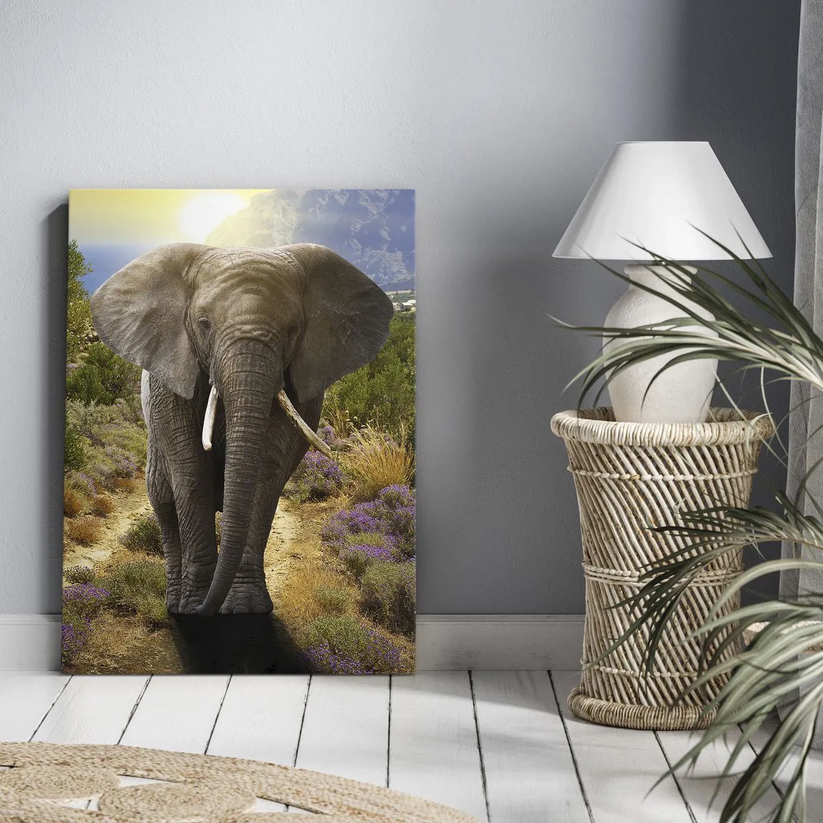 Obraz na płótnie - Słoń afrykański na tle krajobrazu sawanny i gór - 70x100cm - Tak wyglądał Eden - Nowoczesna dekoracja ścienna do salonu i sypialni ARTTOR