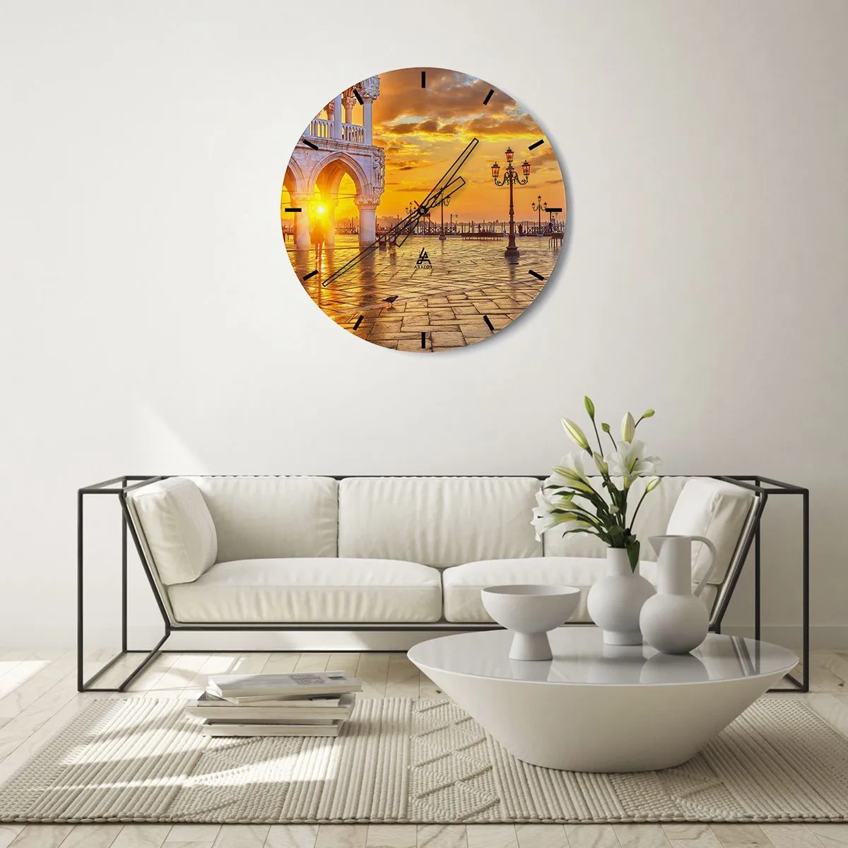 Zegar ścienny - Plac o wschodzie słońca z latarniami i kolumnami architektonicznymi - 30x30cm - Gdzie są wszyscy? - Nowoczesna dekoracja ścienna do salonu, kuchni i sypialni ARTTOR