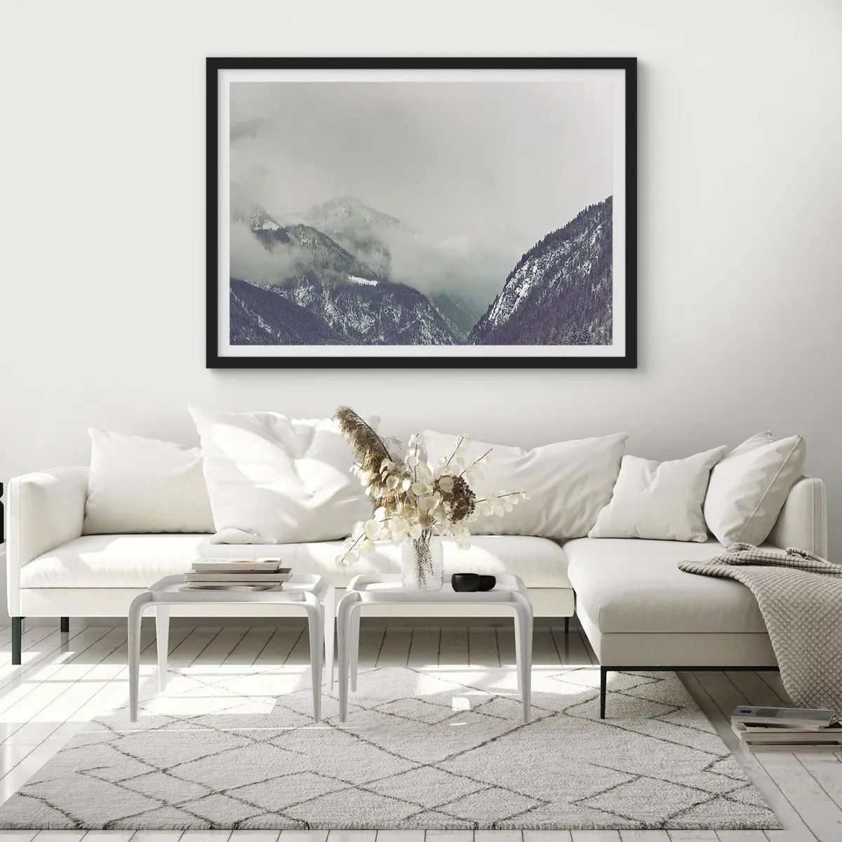 Plakat w czarnej ramie - Górska dolina spowita mgłą w odcieniach szarości - 70x50cm - Omglona dolina - Nowoczesna dekoracja ścienna do salonu i sypialni ARTTOR