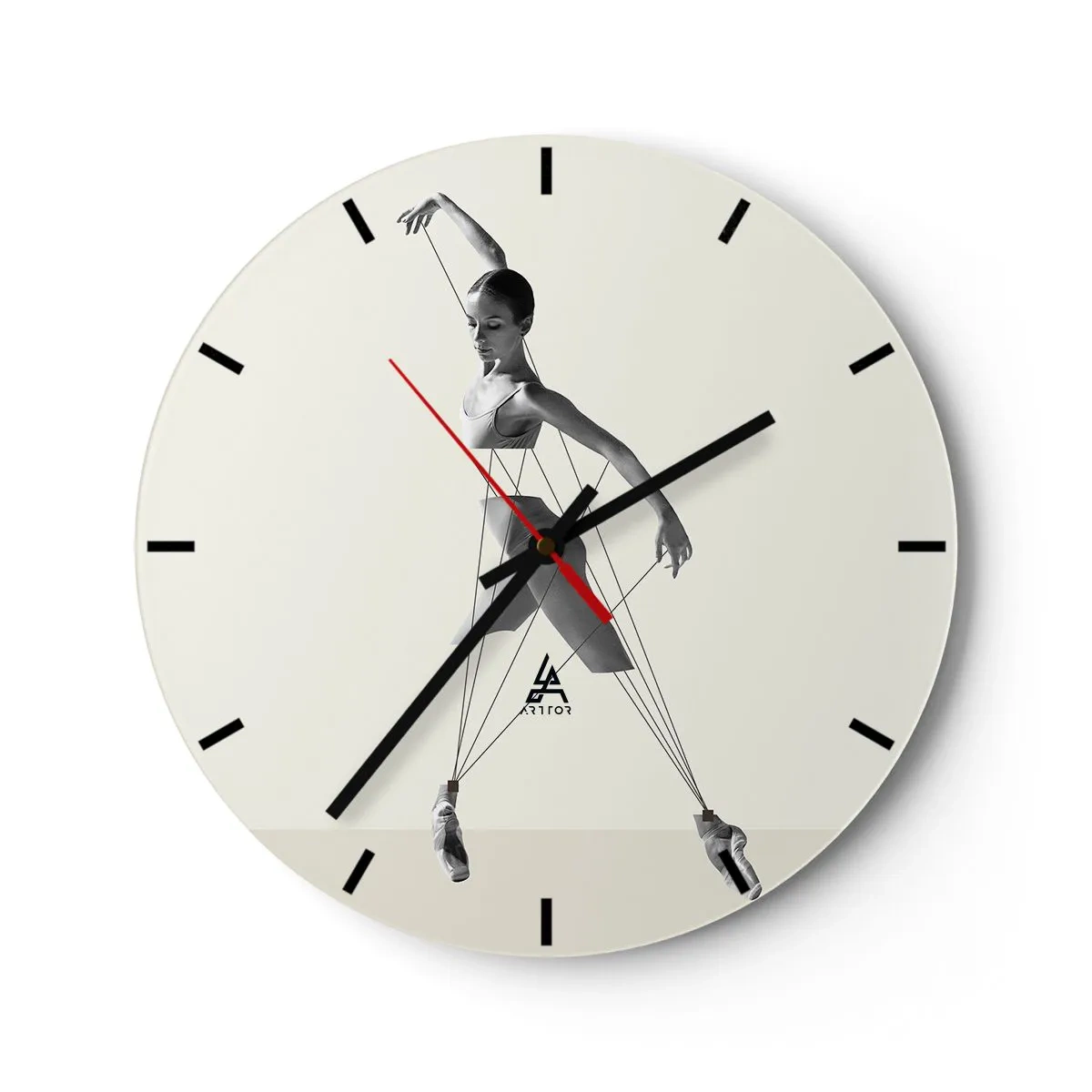 Zegar ścienny - Czarno-biała baletnica stylizowana na marionetkę na jasnym tle - 30x30cm - W teatrze świata - Nowoczesna dekoracja ścienna do salonu, kuchni i sypialni ARTTOR