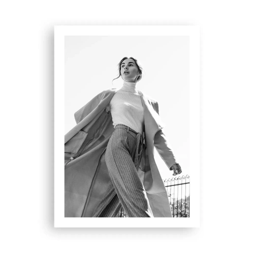 Plakat - Stylowa kobieta w długim płaszczu krocząca z pewnością siebie - 50x70cm - Idziesz ze mną? - Nowoczesna dekoracja ścienna do salonu, kuchni i sypialni ARTTOR