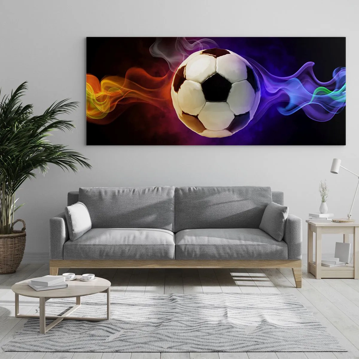 Obraz na szkle - Piłka nożna otoczona kolorowymi efektami dymu na ciemnym tle - 140x50cm - Magiczna moc gry - Nowoczesna dekoracja ścienna do salonu i sypialni ARTTOR