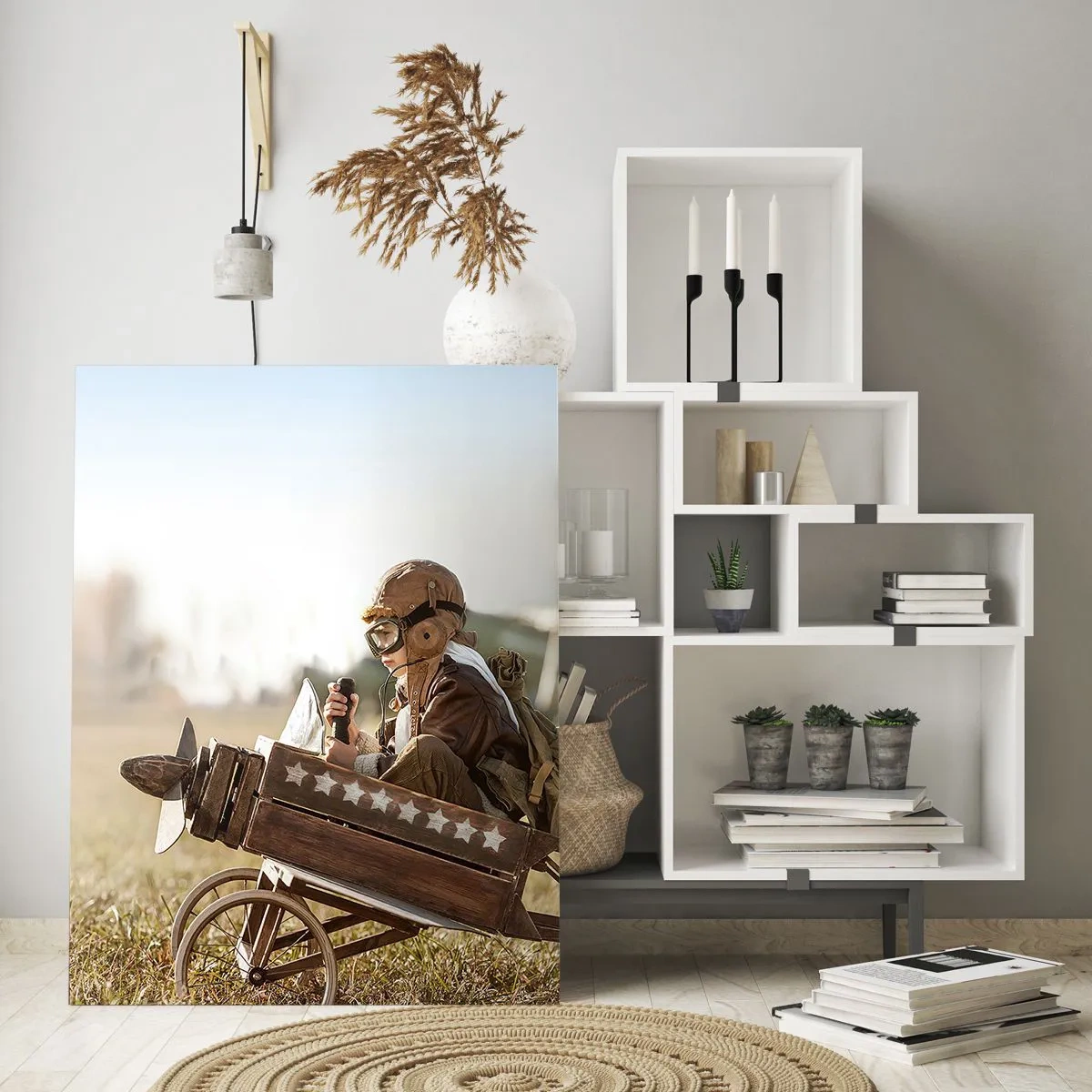 Obraz na szkle - Dziecko w drewnianym samolocie, udające pilota, w ubraniu lotniczym - 50x70cm - Start ku marzeniu - Nowoczesna dekoracja ścienna do salonu, kuchni i sypialni ARTTOR