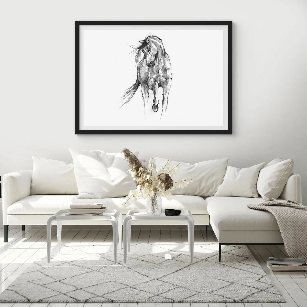 Plakat w czarnej ramie - Szkic galopującego konia w czerni i bieli - 70x50cm - We wdzięcznym kłusie - Nowoczesna dekoracja ścienna do salonu i sypialni ARTTOR