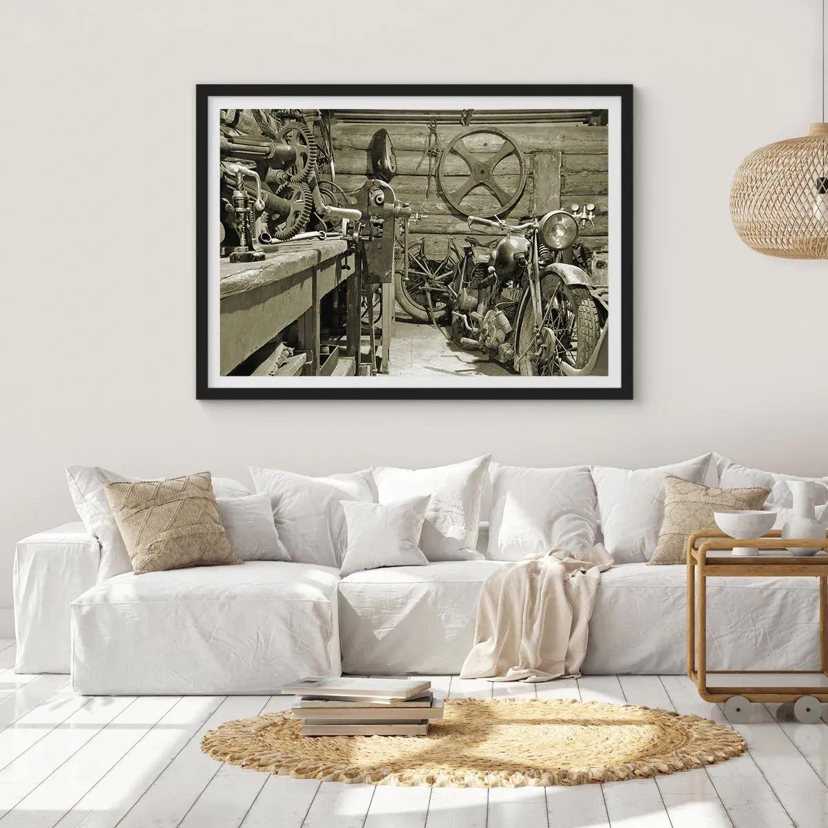 Plakat w czarnej ramie - Retro warsztat z motocyklami i narzędziami - 100x70cm - W szopie wuja Władka - Nowoczesna dekoracja ścienna do salonu i sypialni ARTTOR