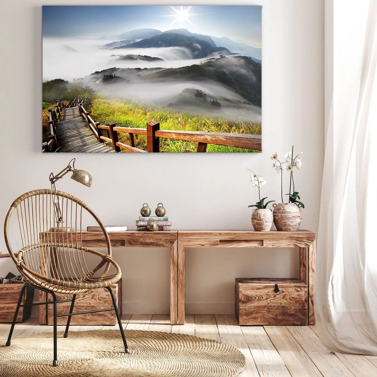 Obraz na płótnie - Drewniana ścieżka wśród mglistych gór o poranku - 70x50cm - Utkane z blasku i mgły - Nowoczesna dekoracja ścienna do salonu i sypialni ARTTOR